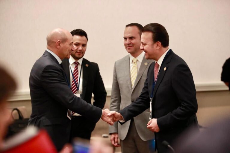 Sin perder tiempo en su gira por EEUU, Esteban expande relación política y continúa con la atracción de inversiones para Durango.