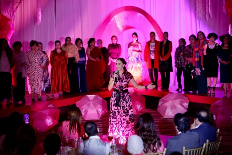 Con pasarela “Luna Rosa” reconoce Marisol Rosso esfuerzo de mujeres que luchan contra el Cáncer de Mama
