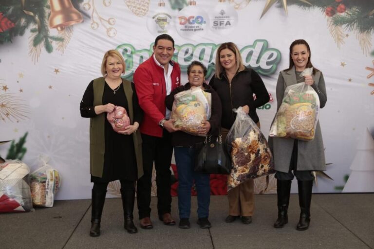 Refrenda Gobierno de Esteban apoyo y cercanía con Sindicato de los Tres Poderes; lleva presentes navideños a sus trabajadores