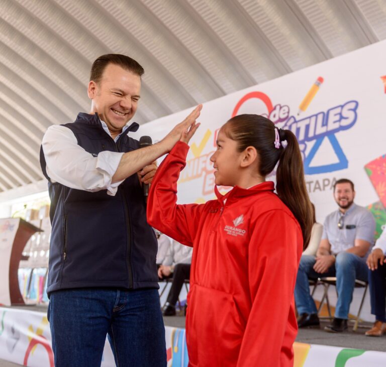 Regresan más de 450 mil alumnos a clases este 2024, el año de Durango; Gobierno de Esteban va por primeros lugares en educación en el país