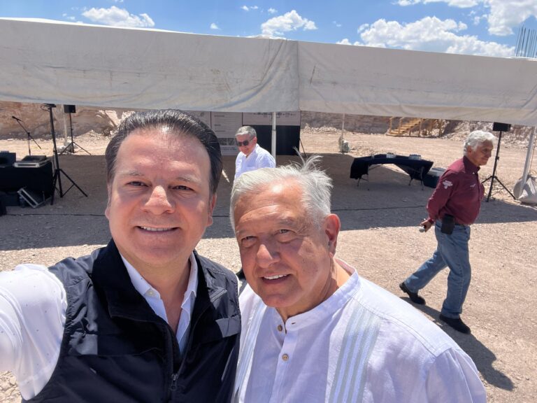 Supervisan juntos el Presidente López Obrador y Esteban, la potabilizadora que abastecerá de agua limpia a casi la mitad de la ciudad de Durango
