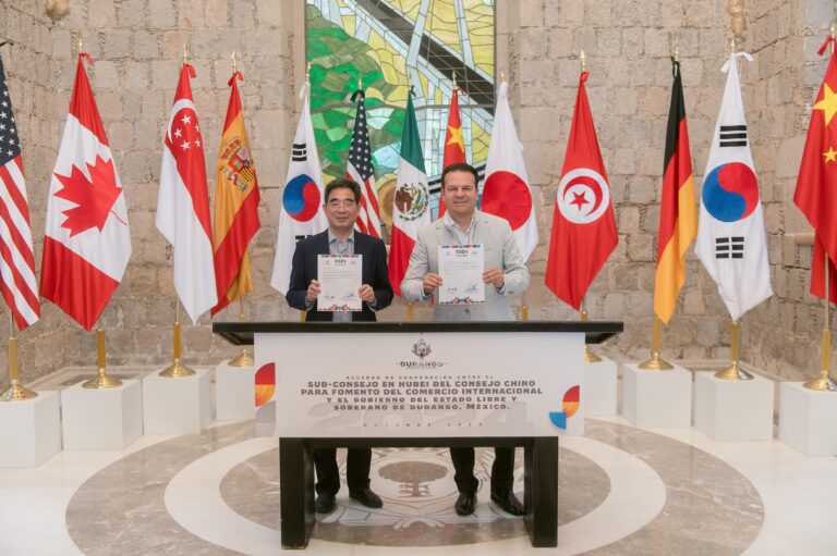 Esteban Villegas firma acuerdo de cooperación con Hubei, China, para impulsar el comercio internacional