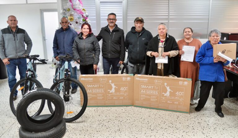 “Ningún gobernador nos había premiado hasta ahora con Esteban”; agradecen Ganadores del Sorteo “El Gran Cumplidor”