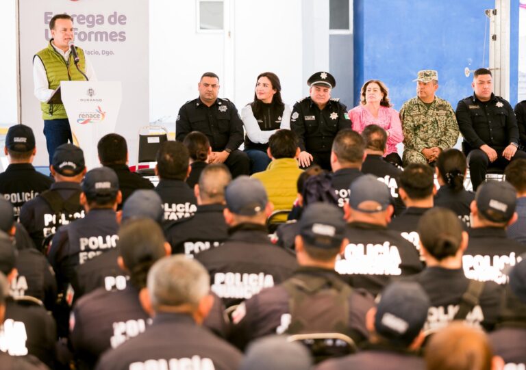 Esteban y Lety refuerzan la seguridad en Gómez Palacio con entrega de uniformes y equipo de radiocomunicación