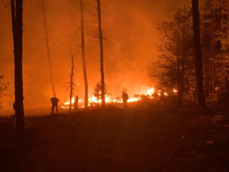Refuerza Gobierno del Estado acciones para contener incendio forestal en Tepehuanes