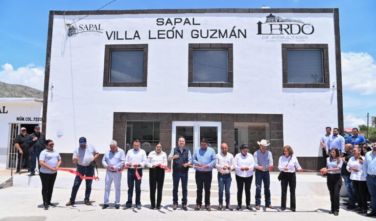 Esteban y Homero le cumplen a Villa León Guzmán: ya tienen agua garantizada y mejores servicios