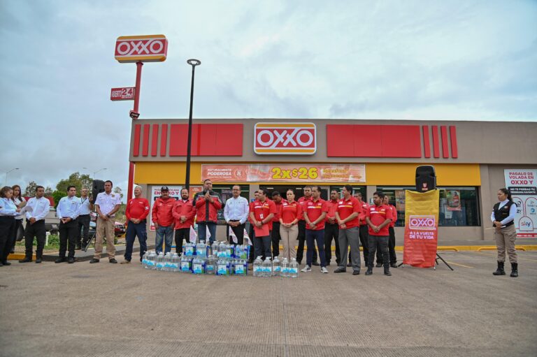 Gobierno y OXXO se unen para garantizar agua potable en zonas afectadas por la temporada de lluvias