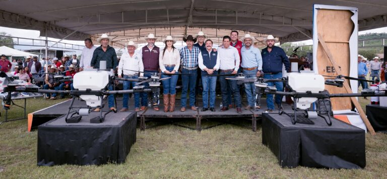 Gobierno del Estado entrega drones agrícolas y fertilizantes en apoyo a productores del campo duranguense