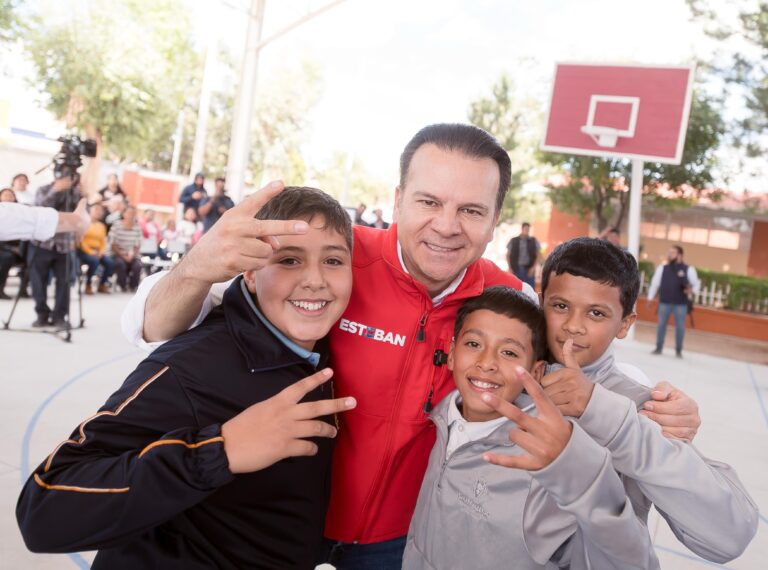 Gobernador Esteban Villegas fortalece la educación en Durango con más de 100 mil estudiantes beneficiados