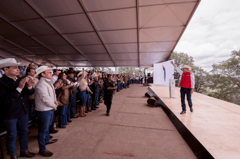 Senadores, diputados y dirigentes partidistas reconocen que el gobernador Esteban Villegas entrega grandes resultados en su Tercer Informe de Gobierno