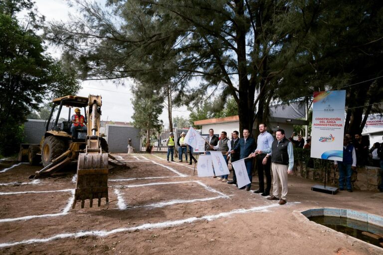 Esteban Villegas cumple compromiso con la Secundaria Quetzalcóatl al iniciar la construcción del área administrativa