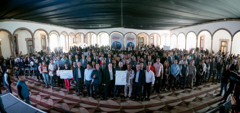 Esteban Villegas firma acuerdo con el INEA para convertir a Durango en el primer estado libre de analfabetismo