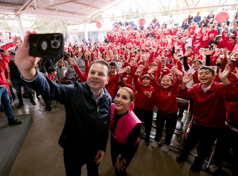 Arrancan Marisol y Esteban entrega de 300 mil juguetes y aguinaldos para niñas y niños de todo el estado con Navidad desde el Corazón