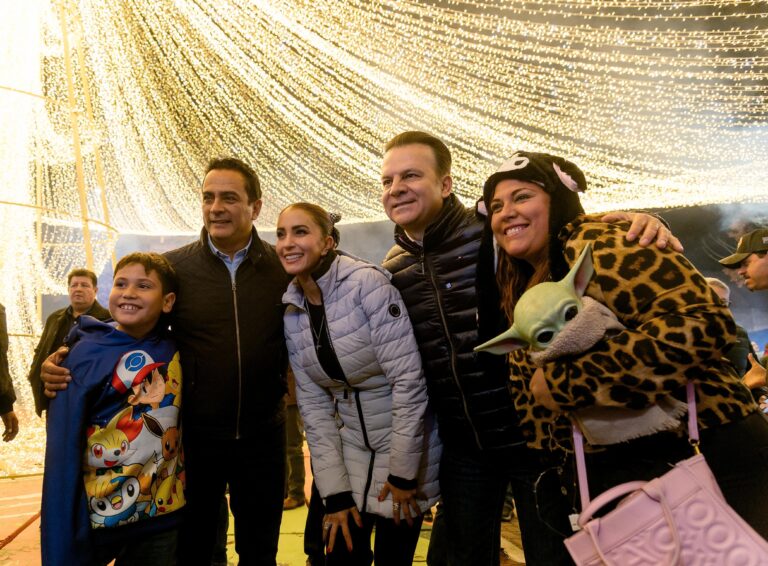 Cientos de familias disfrutan la Feria Navideña en un ambiente familiar y de tradición