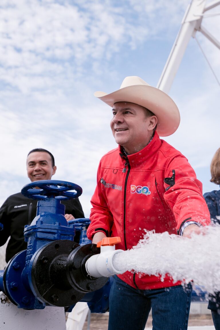 Esteban pone en marcha macrotanque en el poblado Jesús Agustín Castro para que el agua llegue a todas las casas