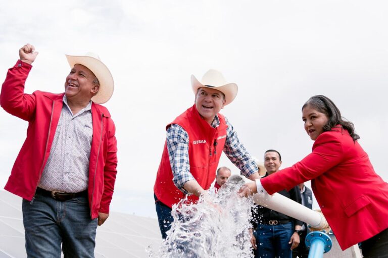 El Gobernador Esteban entrega nuevo pozo con paneles solares en Canutillo y asegura agua constante para las familias