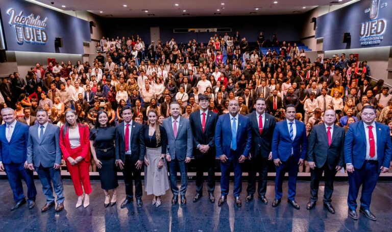 Gobernador Esteban toma protesta a Sociedades de Alumnos y refrenda respaldo a estudiantes de la UJED