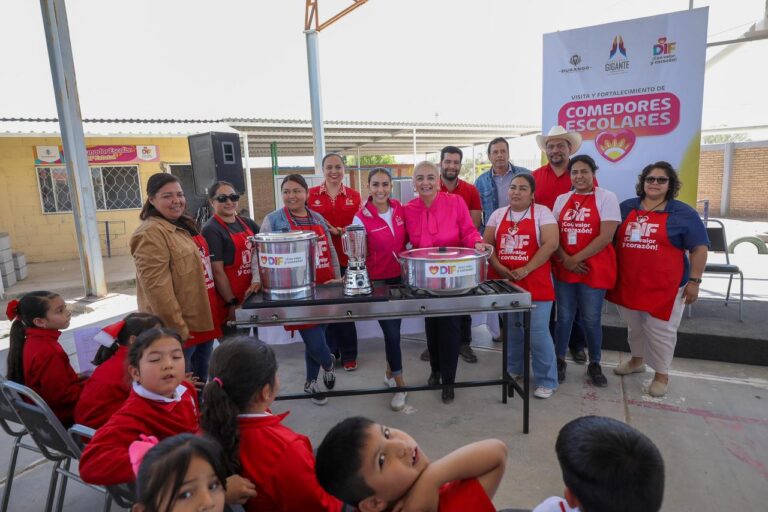 Equipa Marisol Rosso cocina en la primaria Francisco González de la Vega, de Ceballos