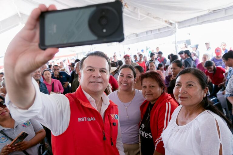 Esteban y Susy cumplen a Lerdo con la entrega de las nuevas calles Guadalupe Victoria y Durango, además de obras de agua, drenaje y ambulancia