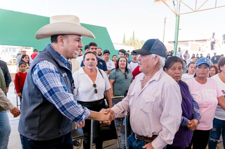 Familias de Santa María del Oro reconocen avances y beneficios en su municipio con obras de agua potable, carretera y apoyos a vivienda