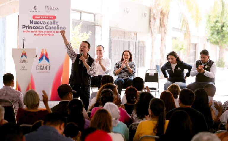 Gobernador Esteban anuncia pavimentación de 200 calles para Gómez Palacio y Lerdo; entrega calle nueva esperada por años por las familias