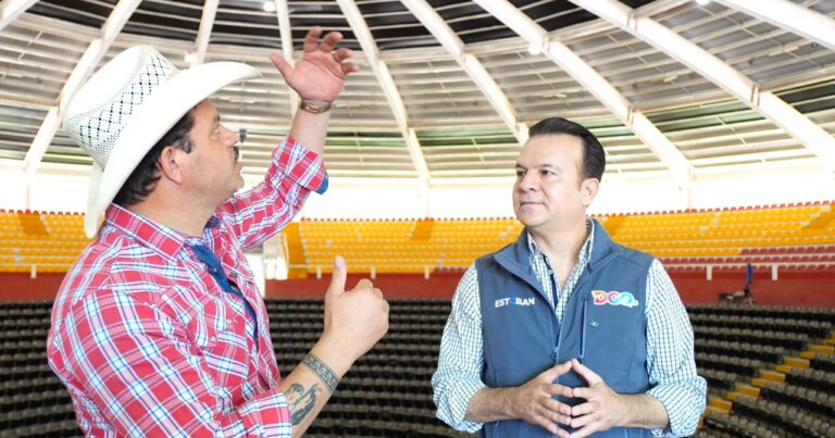 Las familias disfrutarán conciertos con mejor sonido en el Palenque de la Feria; supervisan Esteban y Lauro la restauración acústica del recinto